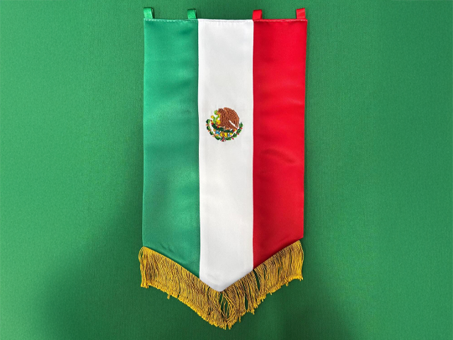 Banderas fabricadas en México